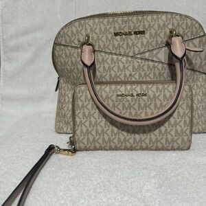 *Used* Michael Kors bag & matching wallet